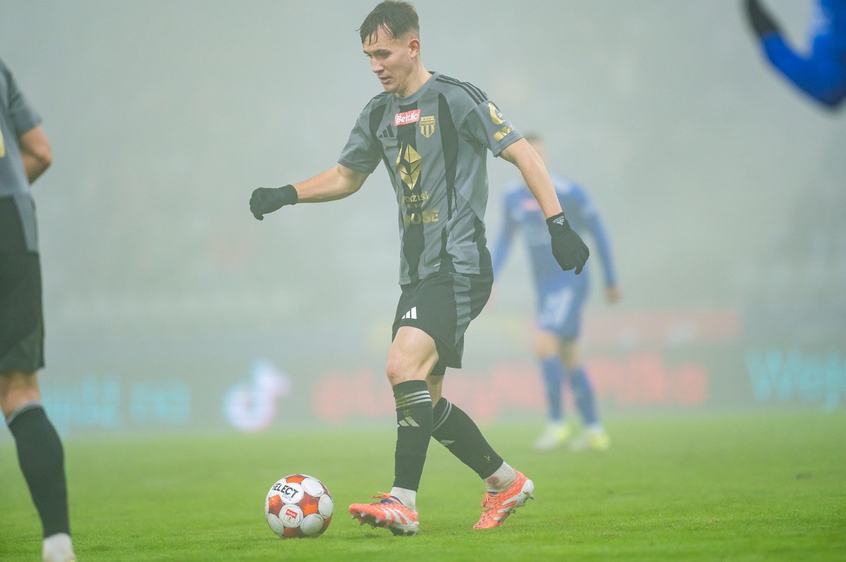 Opuści Legię, może zostać w Ekstraklasie. Kolejny klub w walce o pomocnika - Goal.pl