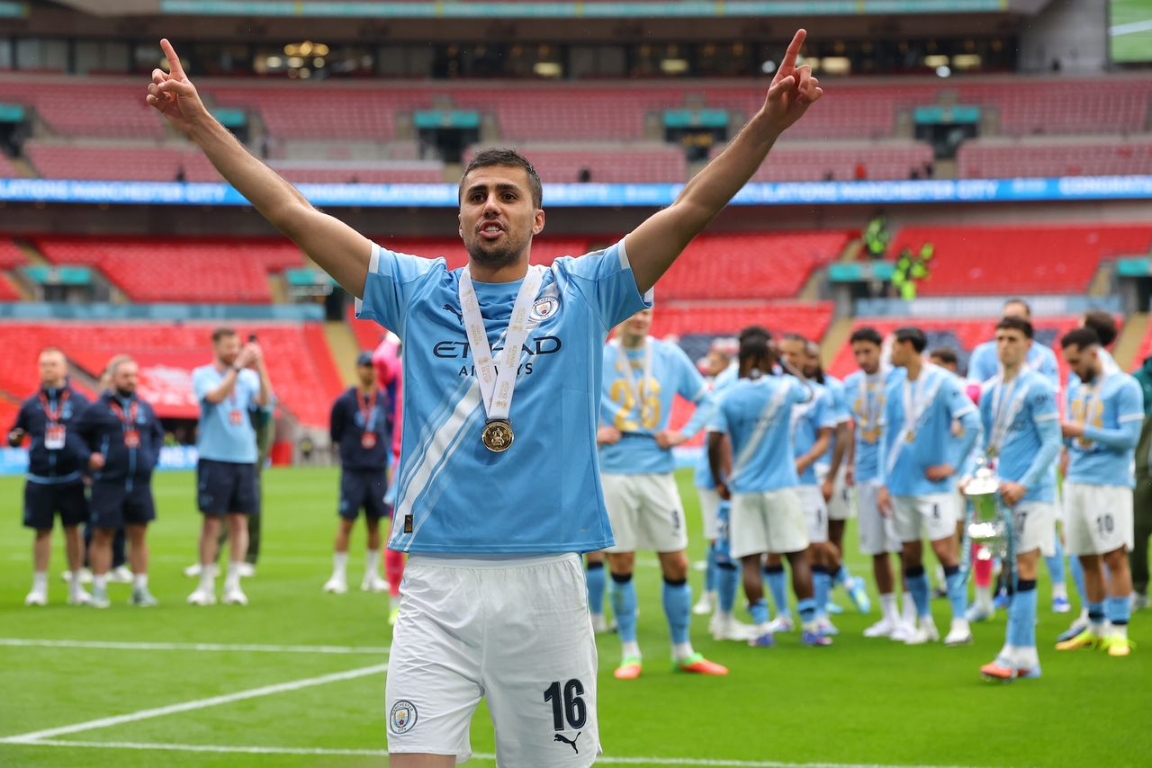 Manchester City odrzucił kolejną ofertę Barcelony za Rodriego. Walka o miliony