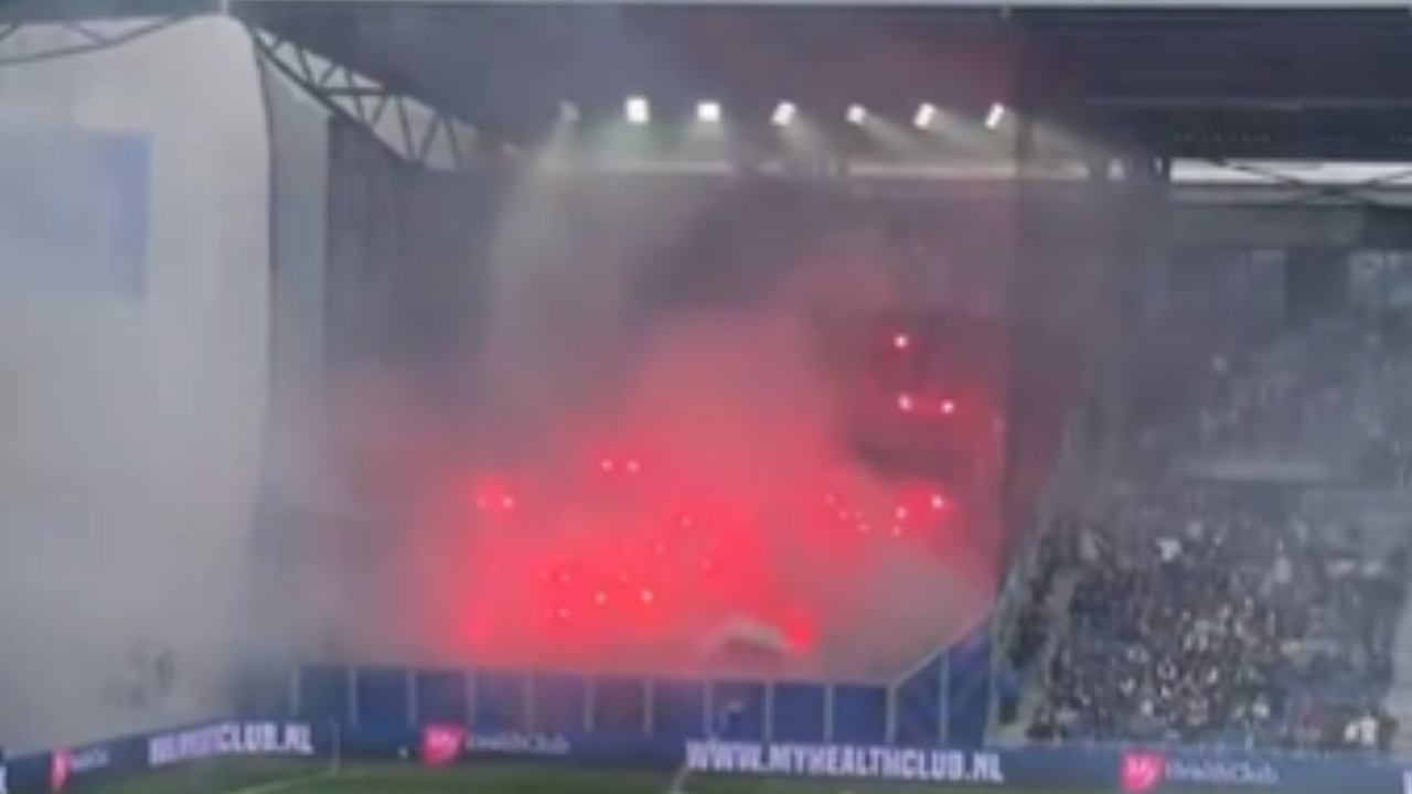 Mecz przerwany po dantejskich scenach. Race wylądowały na murawie