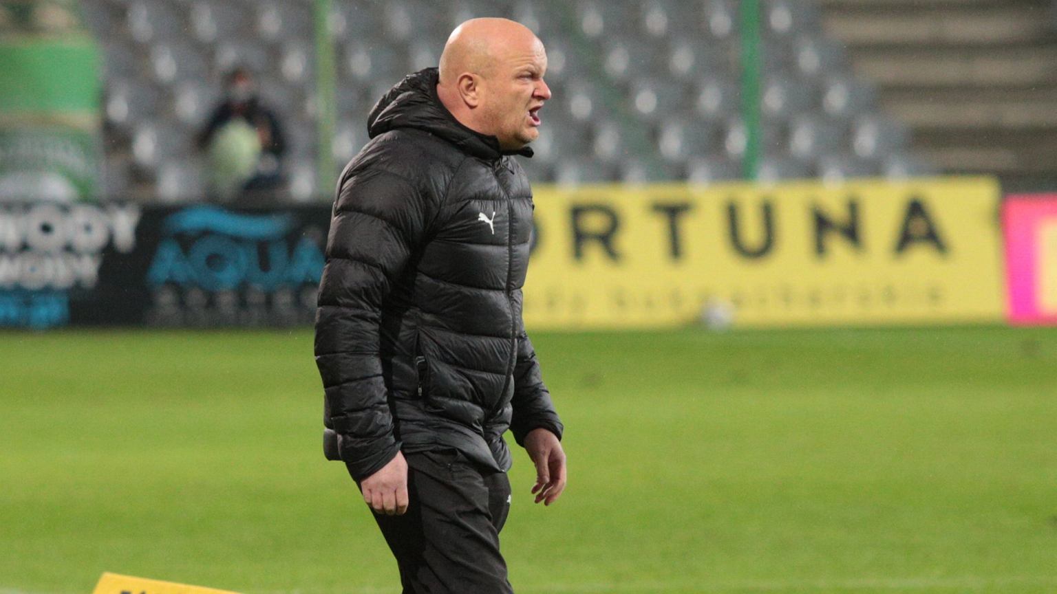 Był najlepszym trenerem w Ekstraklasie. Ujawnia, jak Niemcy zadłużyli klub