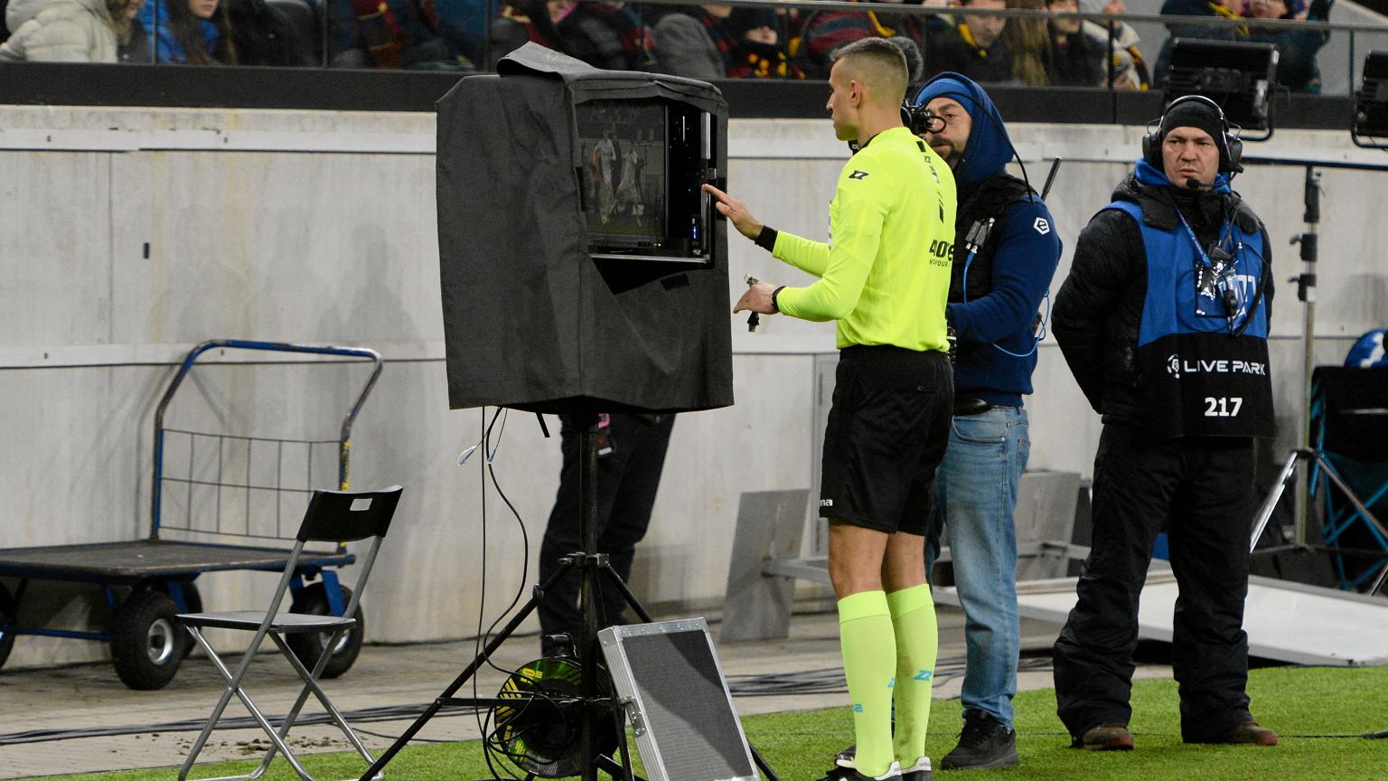 Tak jesteśmy oszukiwani. Technologia w służbie futbolu to mistyfikacja
