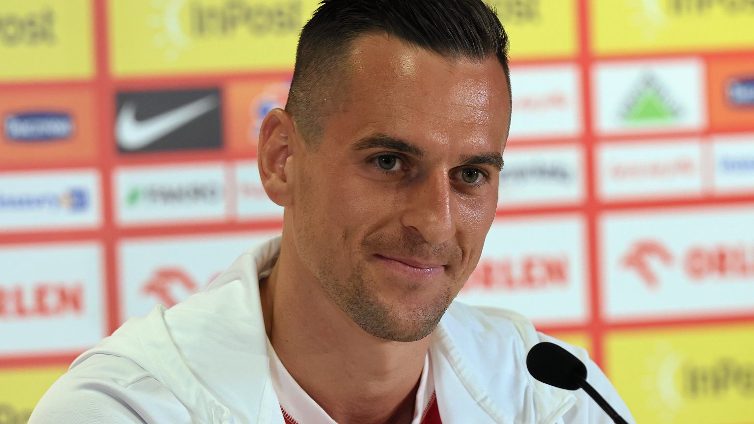 Nicola Amoruso wskazał, czego brakuje Milikowi. 