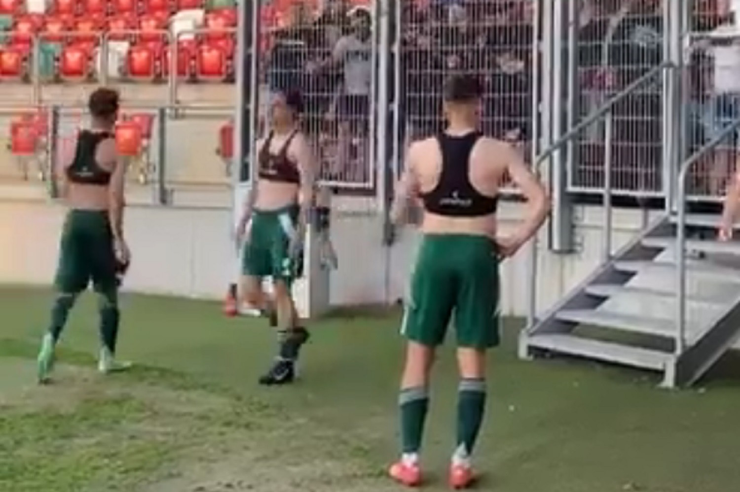 „Kur** je****. Zaje***** was, kur**”. Gorąco po meczu II ligi [WIDEO] | Transfery.info