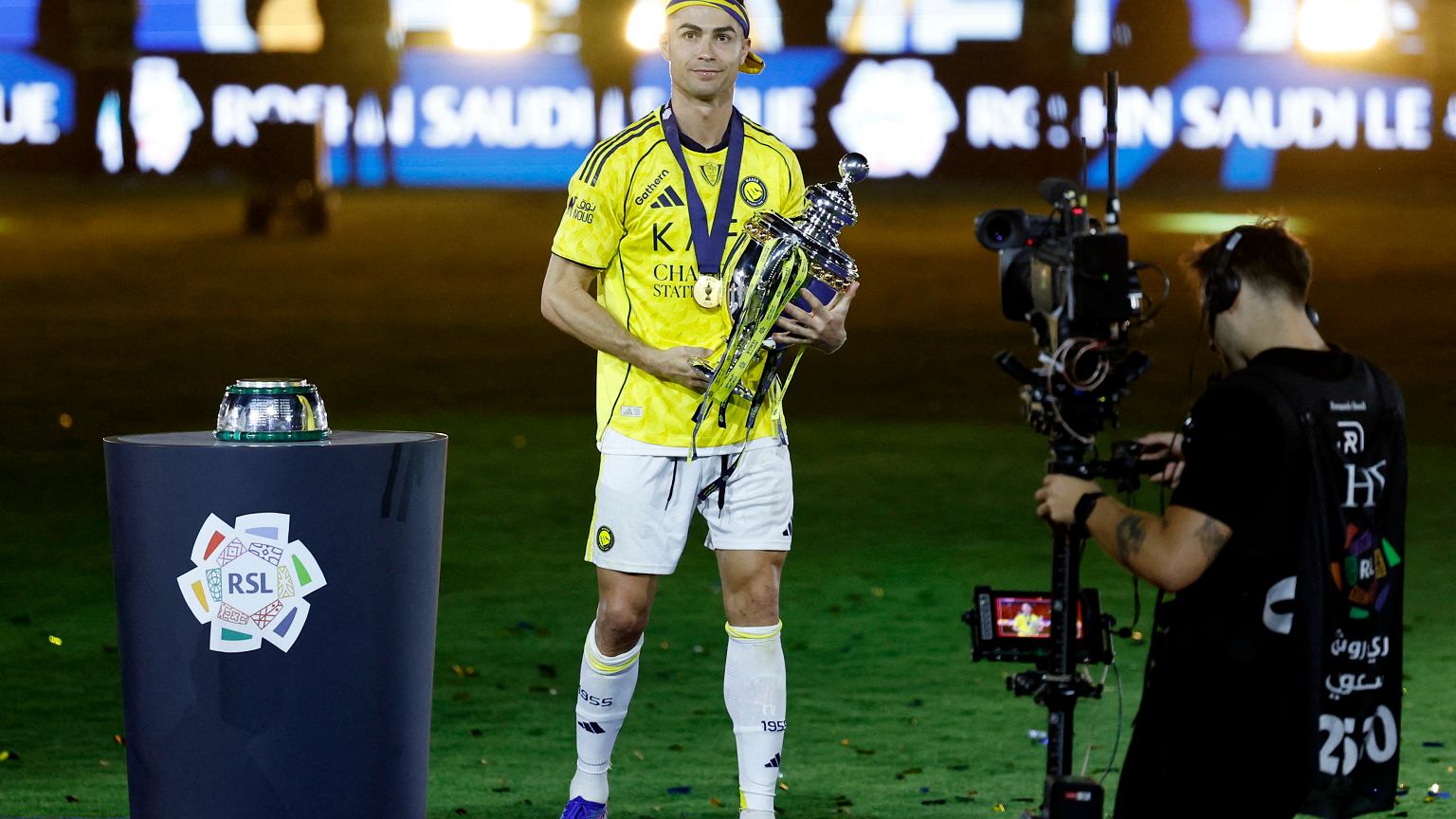 Oto co zrobił Ronaldo po odebraniu trofeum za mistrzostwo. Miliony wyświetleń