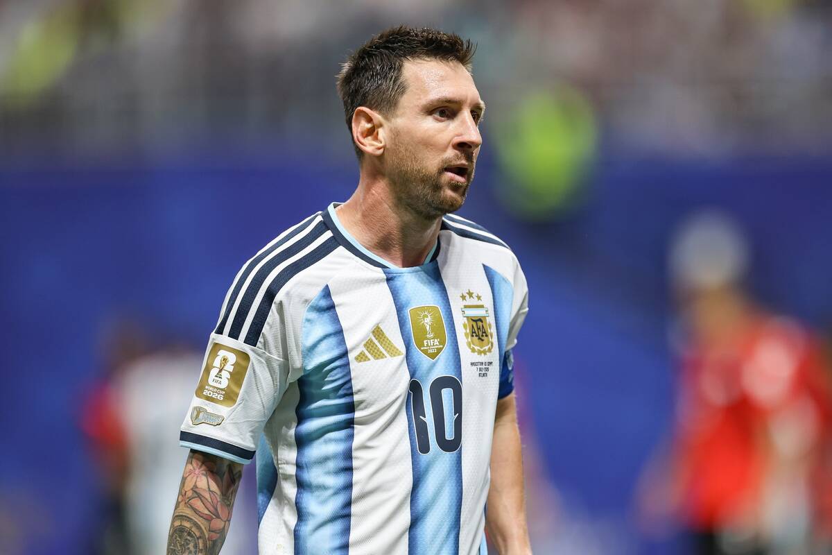 Tak miał zachowywać się Messi. Rywal zabrał głos