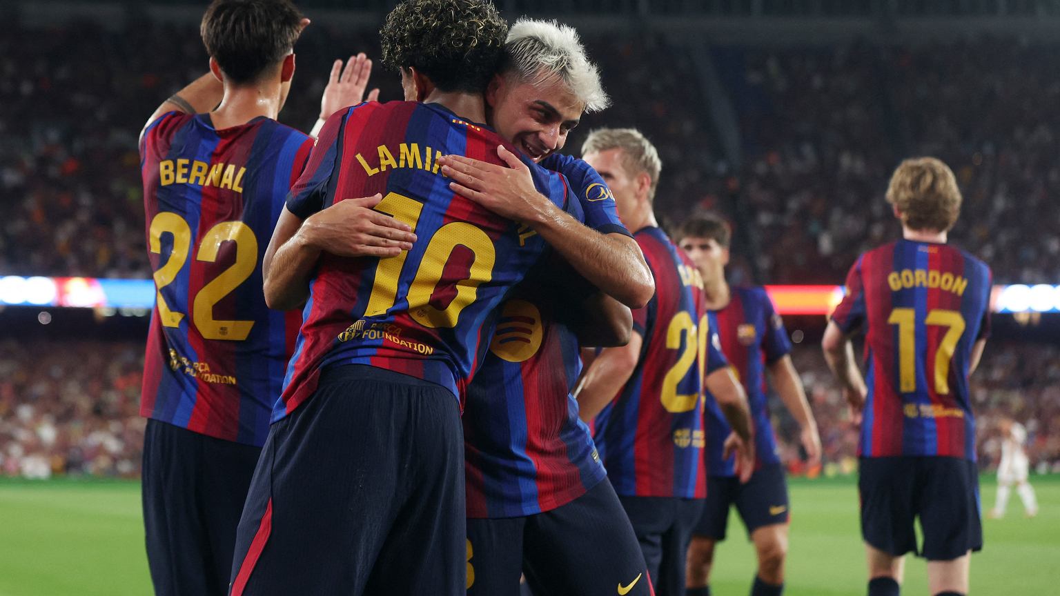 Barcelona wciąż nie spłaciła transferu Lewandowskiego. Oto ile zalega