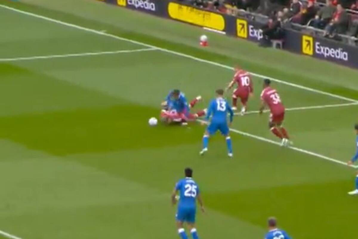 Niebywała interwencja Araujo. Tak gra nowy idol Anfield [WIDEO]