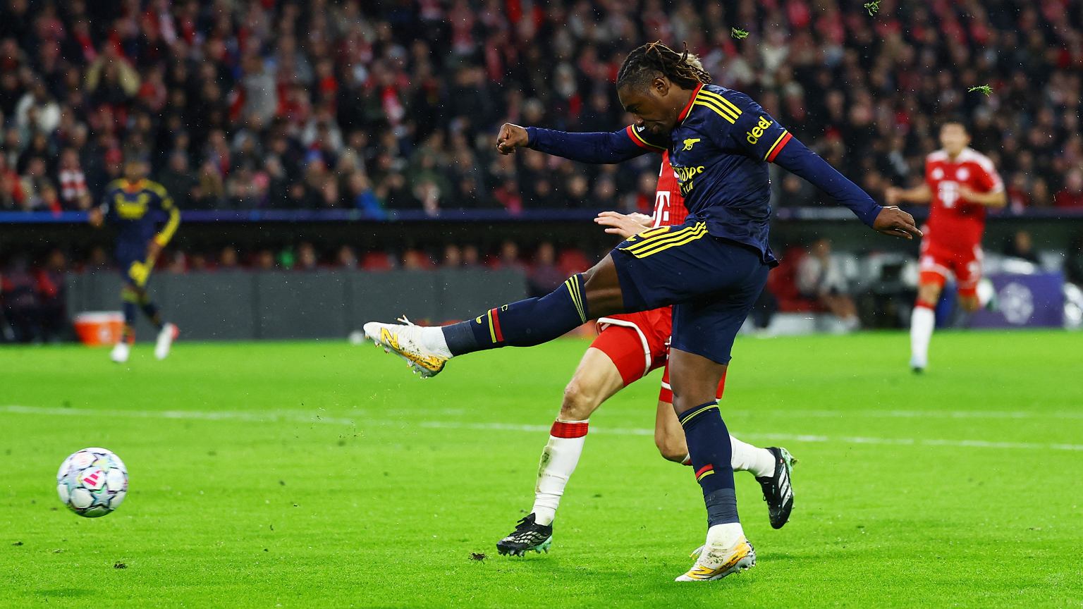 Kosmiczna akcja przyćmiła show Kane'a! Sceny w hicie Bayern - Arsenal
