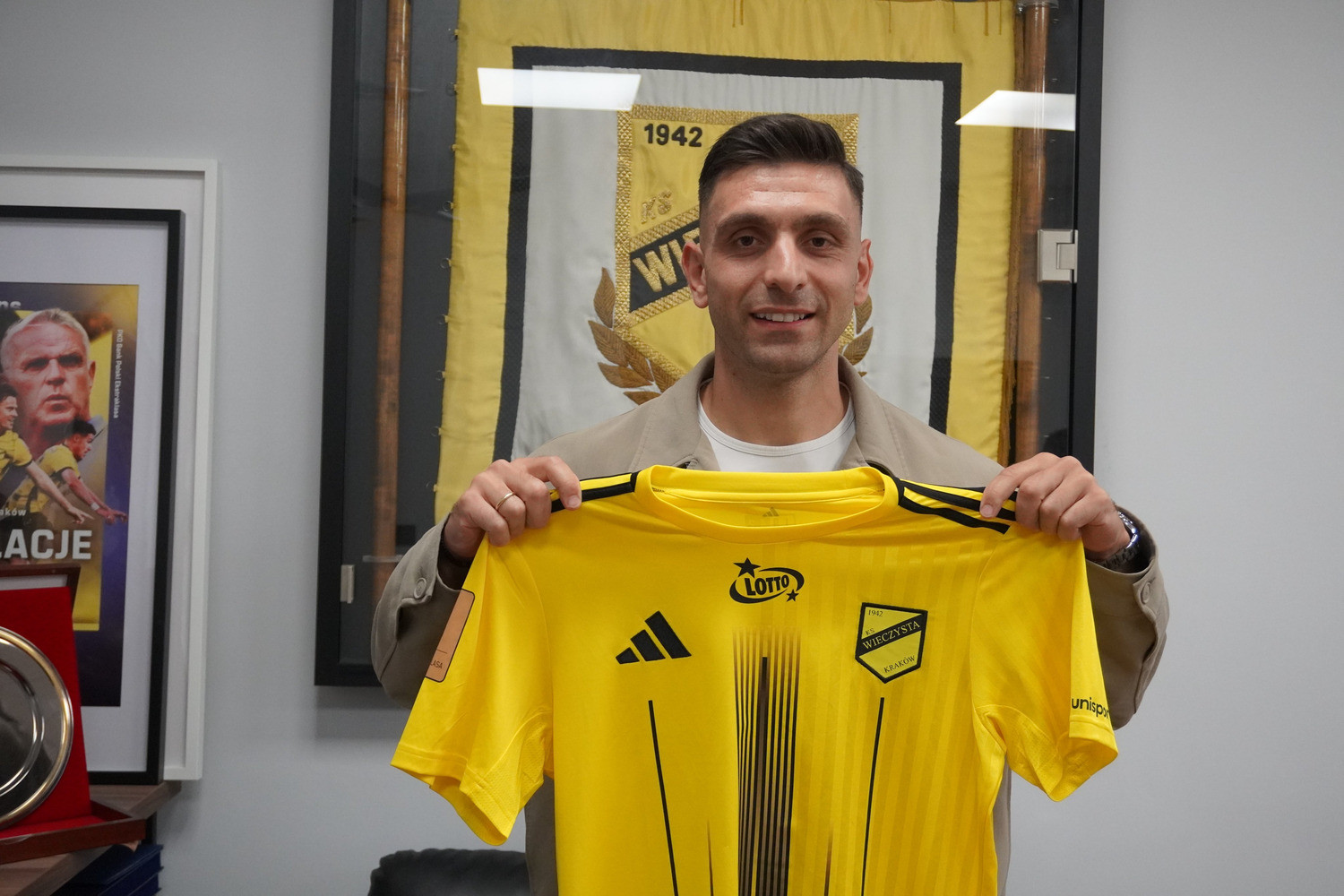 Efthymios Koulouris: Nie ma sensu ukrywać, że w świecie futbolu finanse są bardzo ważne