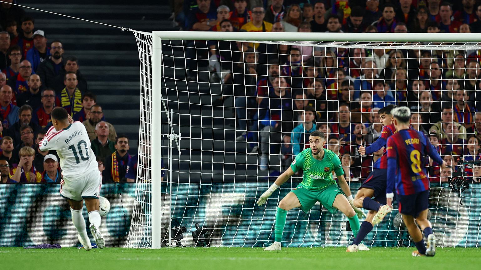 Trzy gole w El Clasico. Nokautujący cios w 87. minucie!