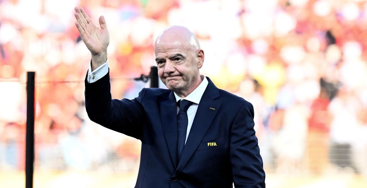 Szpilka w Infantino. Napisali, by nie przyjeżdżał