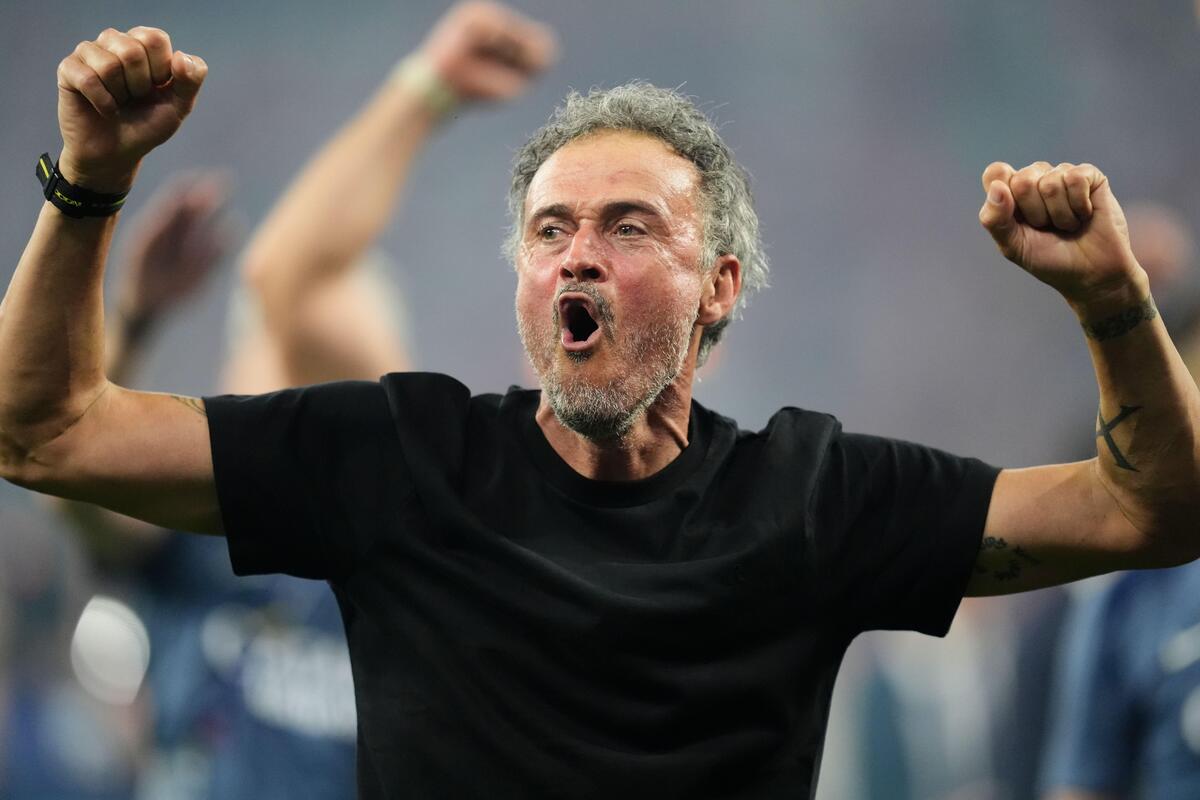 Paris Saint-Germain złożyło ofertę za cenionego bramkarza!
