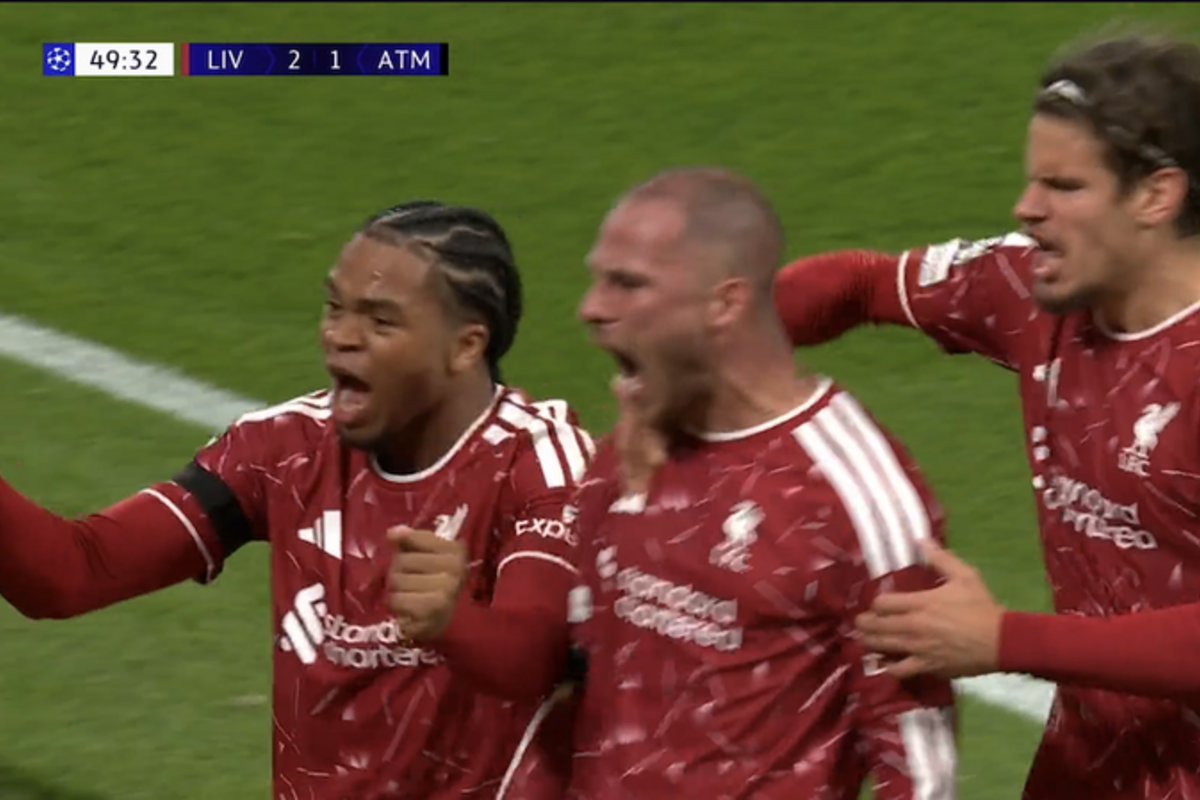 Kapitalny gol na Anfield. Pomocnik Liverpoolu odpalił petardę [WIDEO]