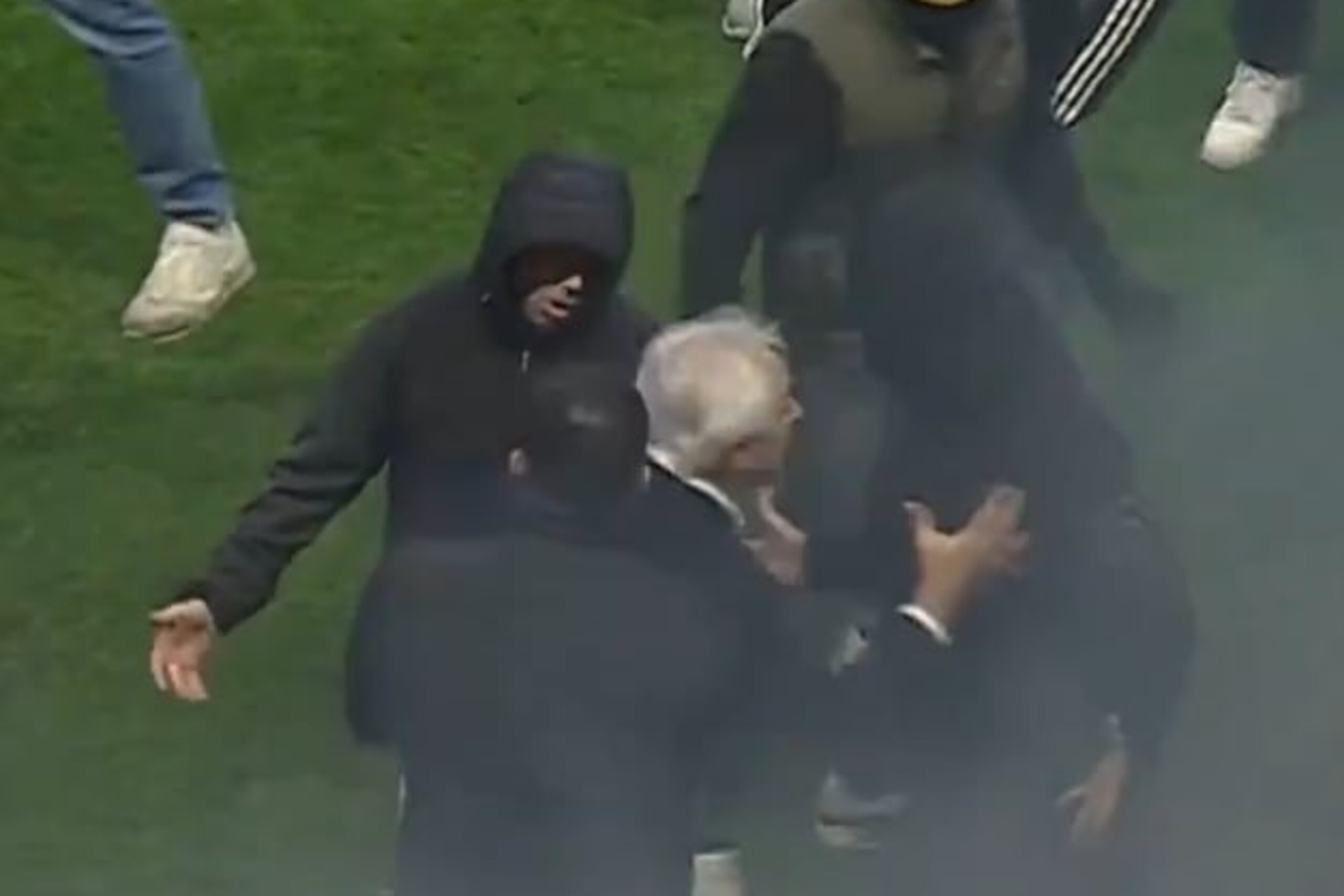 Skandal w Ligue 1! Trener starł się z kibolami [WIDEO] – PiłkaNożna.pl