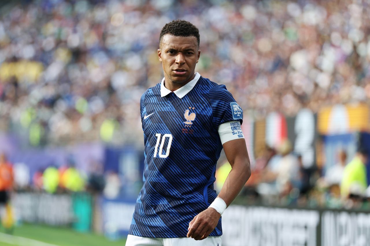 Wielki wyścig trwa. Kylian Mbappe czeka na Leo Messiego