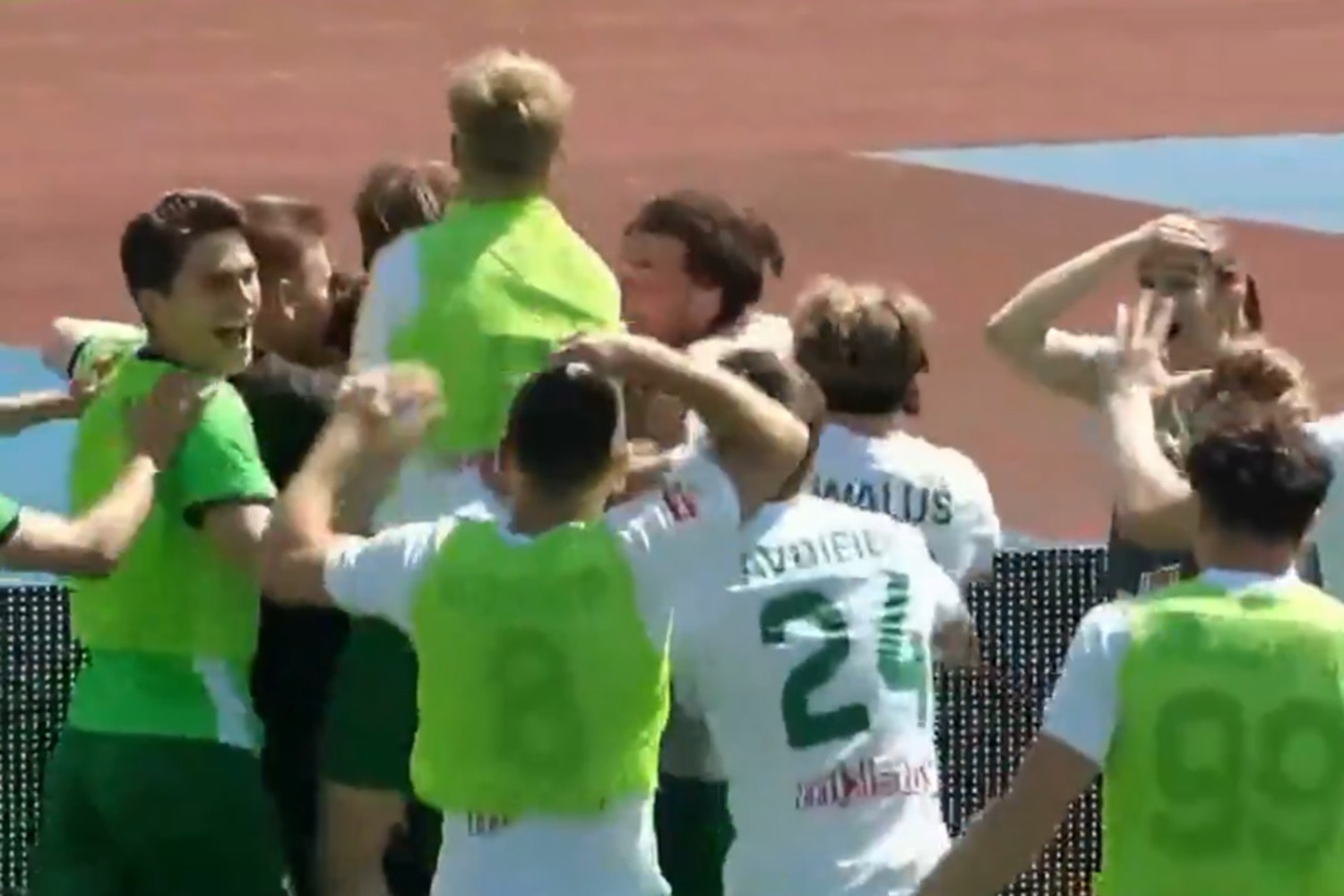 Ale to wpadło! Gol zza połowy przybliżył klub do awansu na zaplecze Ekstraklasy [WIDEO] | Transfery.info