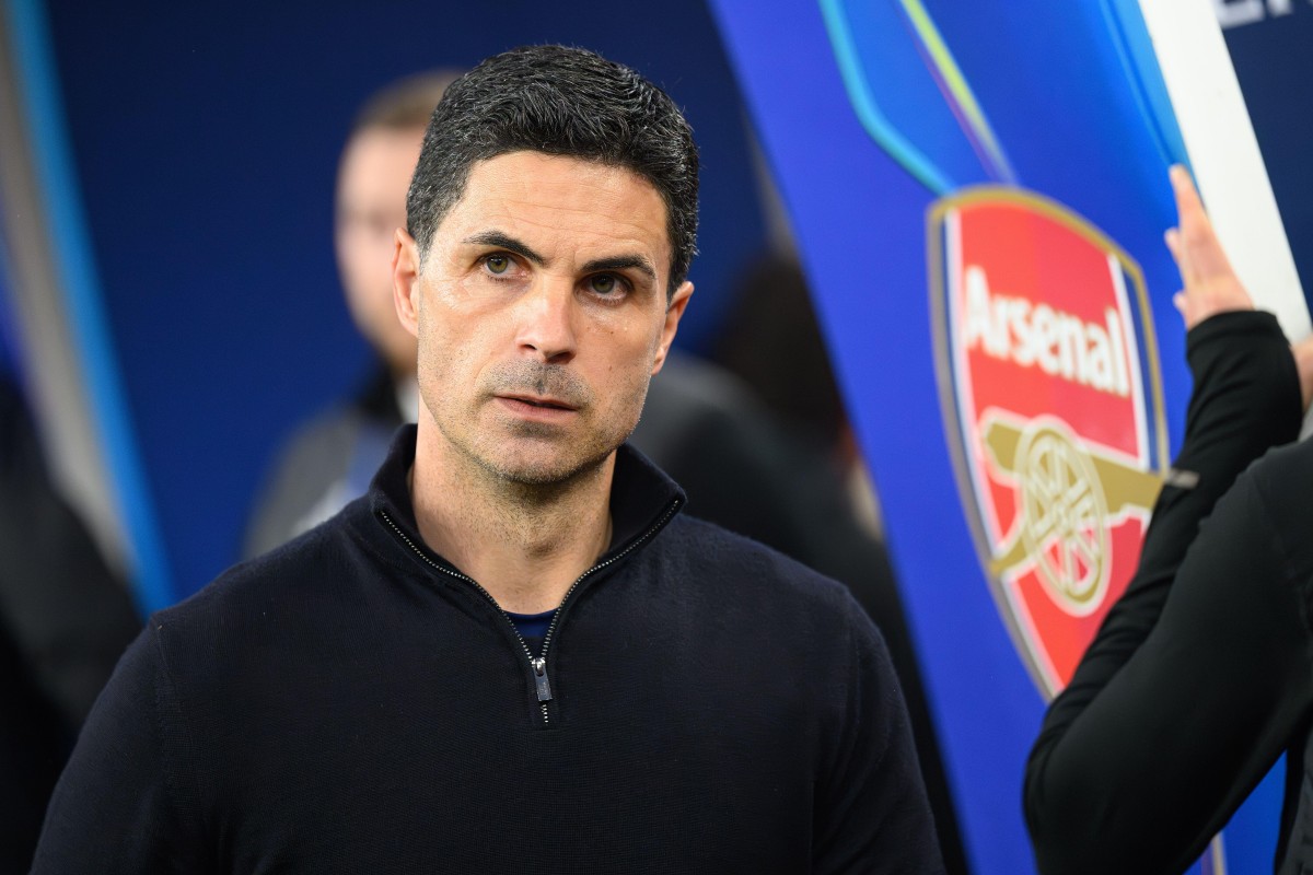 Arsenal zwleka z głośnym transferem. Obrał taktykę Liverpoolu