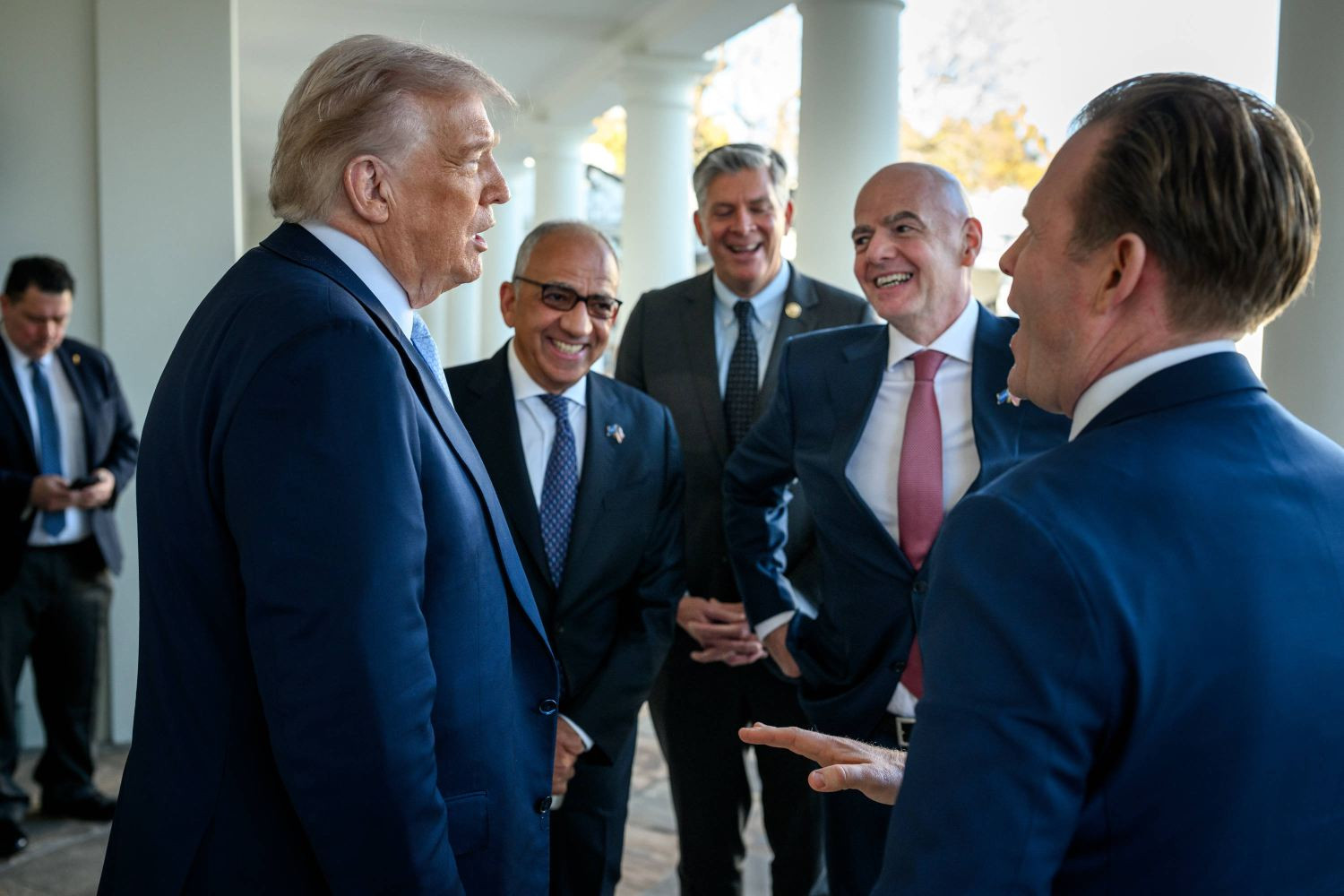 Imperium Gianniego Infantino w rozsypce. Ważny działacz FIFA rezygnuje [OFICJALNIE]