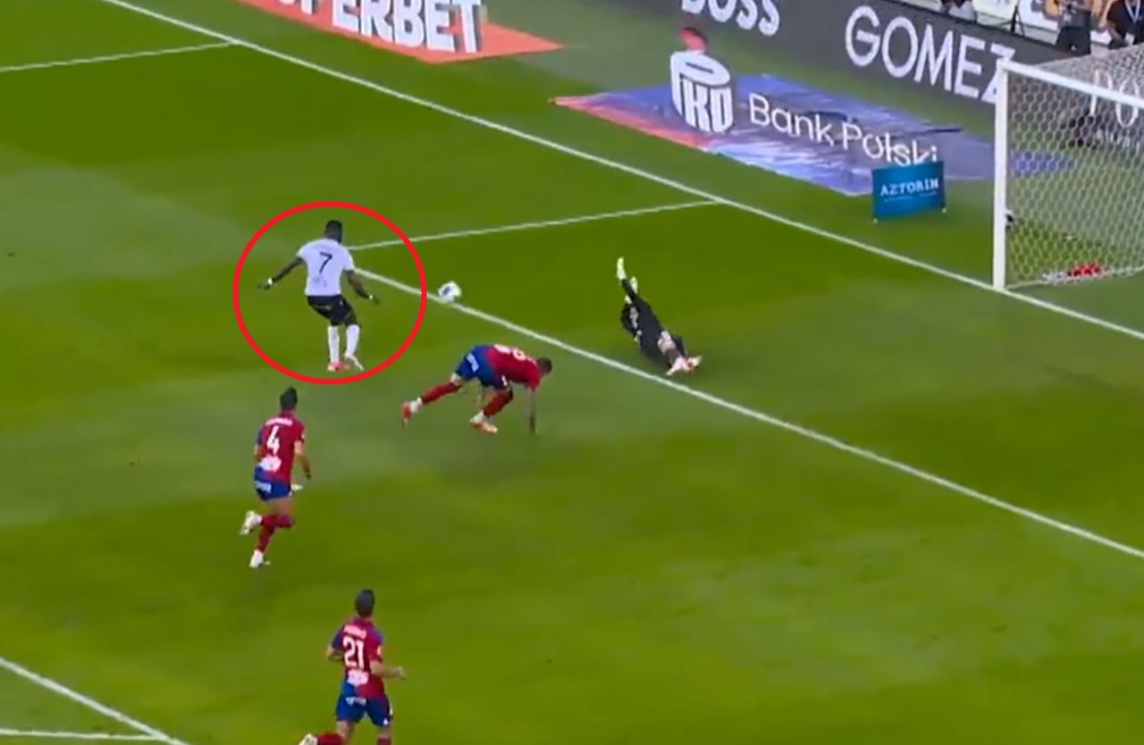 To musi być gol! Ależ pudło gracza Lecha [WIDEO]