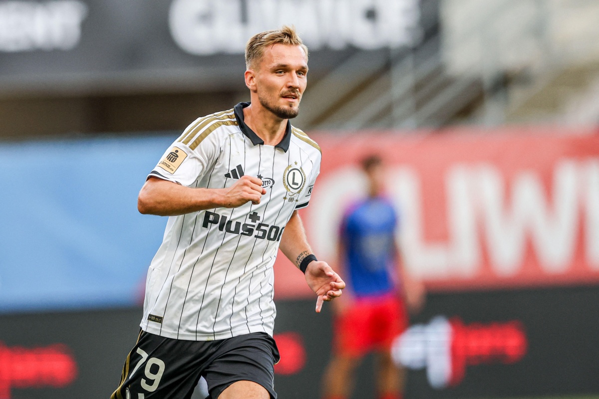 Legia wygrywa z Wisłą! Hit Ekstraklasy w cieniu kontrowersji [WIDEO]