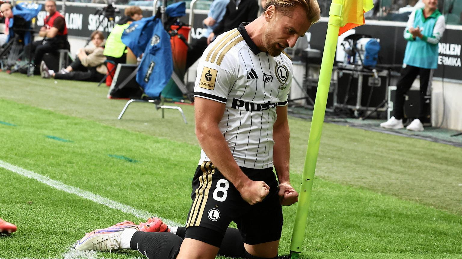Dwa gole w meczu Legia - Widzew! Augustyniak w roli głównej