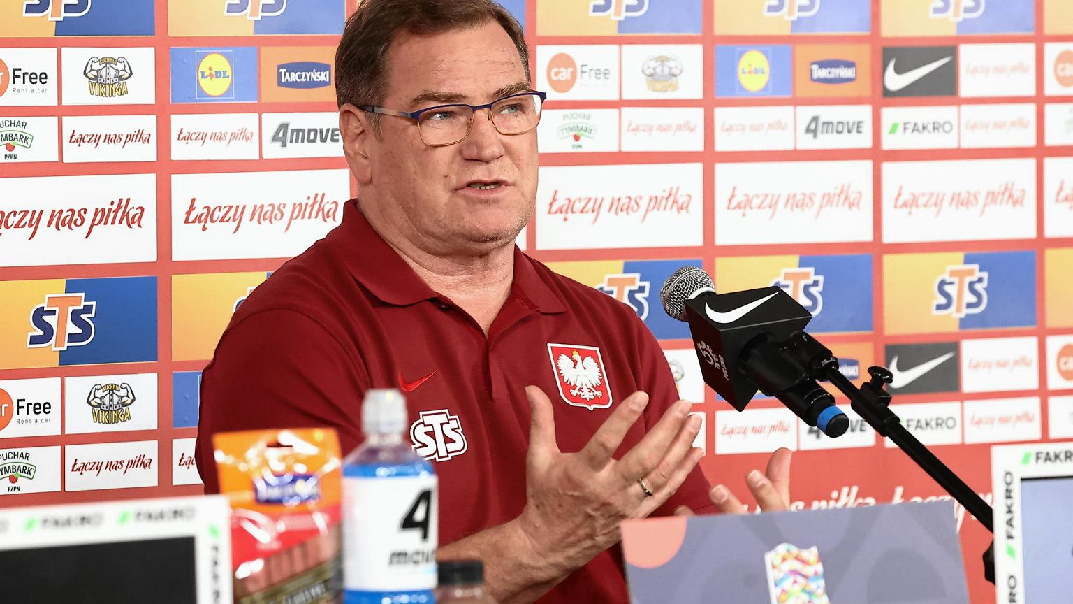 Sceny na konferencji Urbana. Po tym pytaniu się zmieszał. 