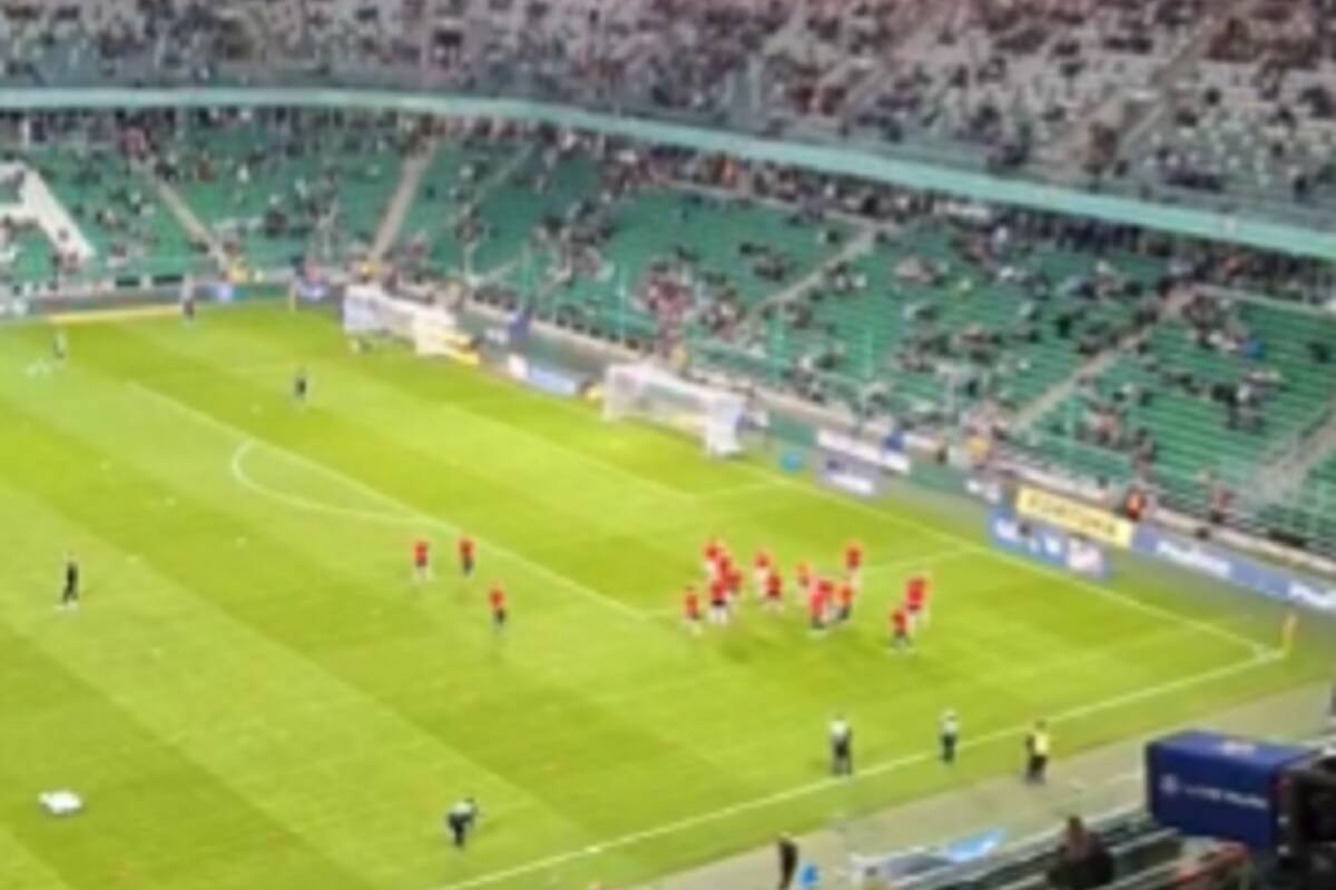 Tak gracze Wisły zareagowali na zamkniętą trybunę. Subtelna szpila [WIDEO]