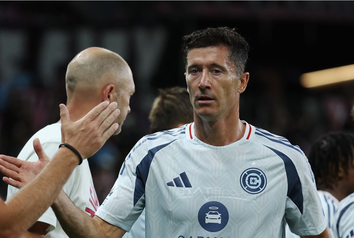 Jego mina mówi wszystko. Tak wyglądał Lewandowski, gdy opuszczał boisko
