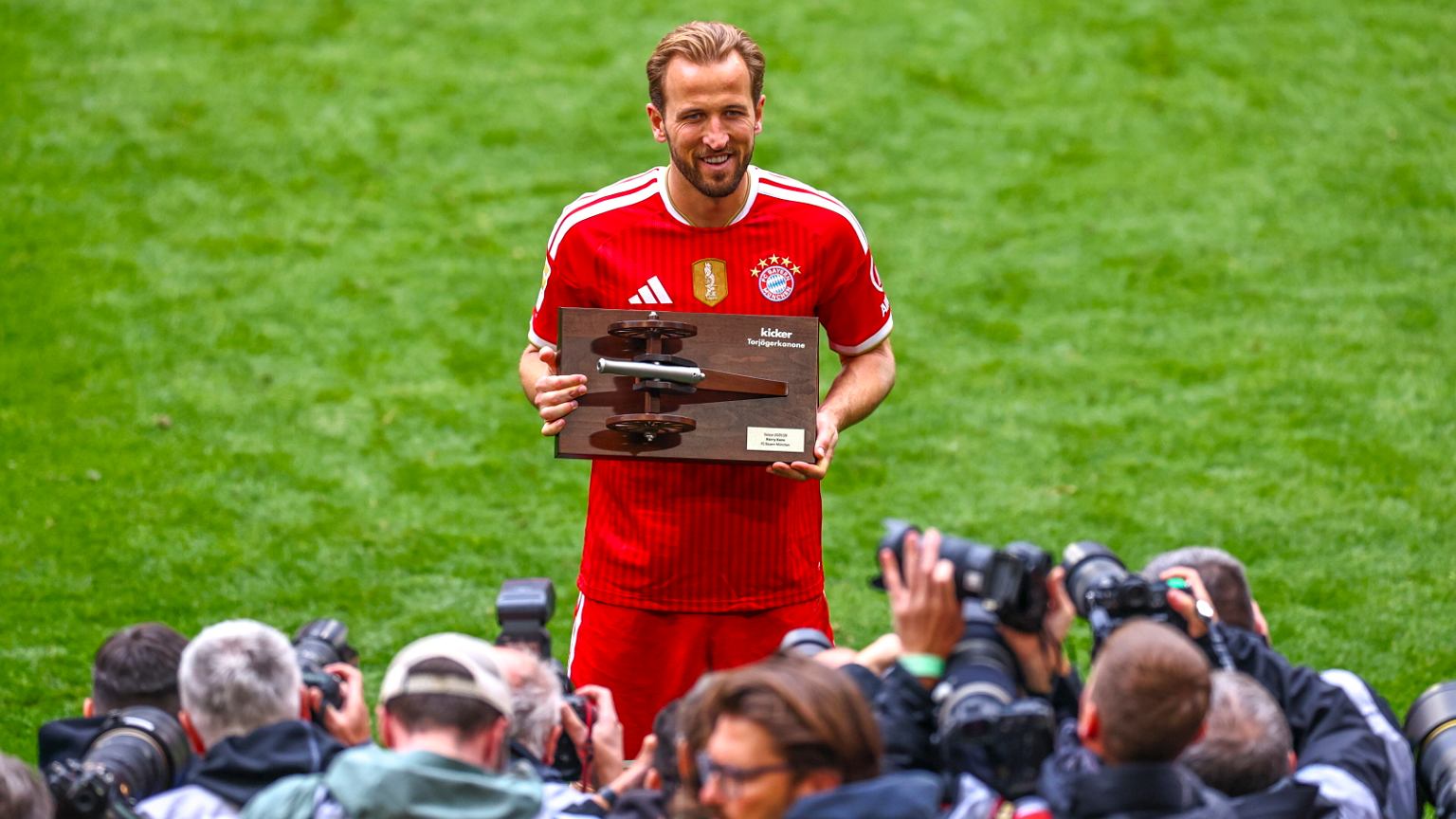 Kane zasadza się na kosmiczny rekord Lewandowskiego. Oto jego plan