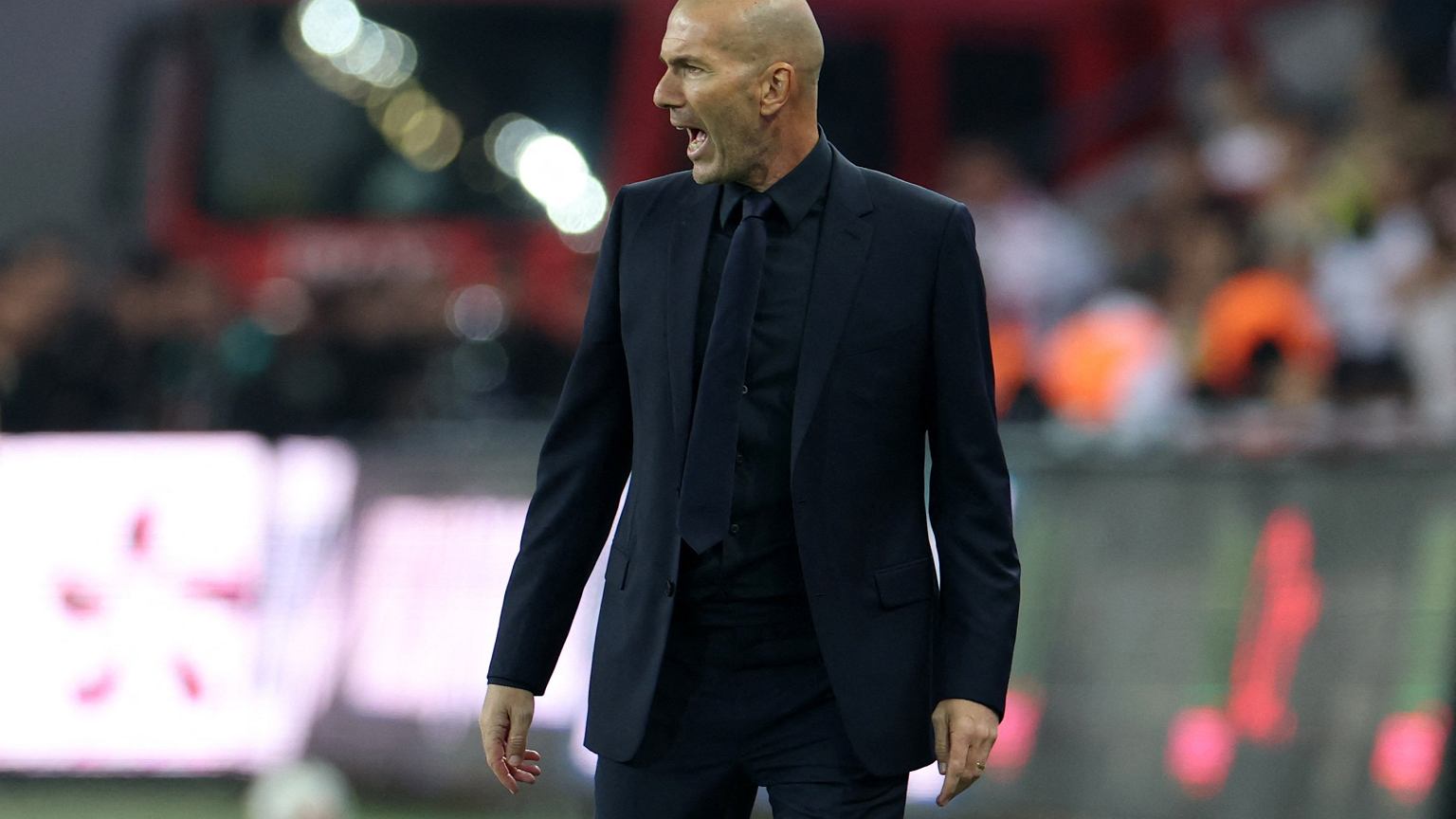 Zidane zwycięski w debiucie. Dramat Mbappe