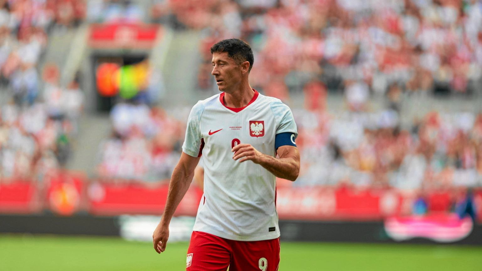 Media: Anglik chce grać dla Polski. Zastąpi Lewandowskiego?