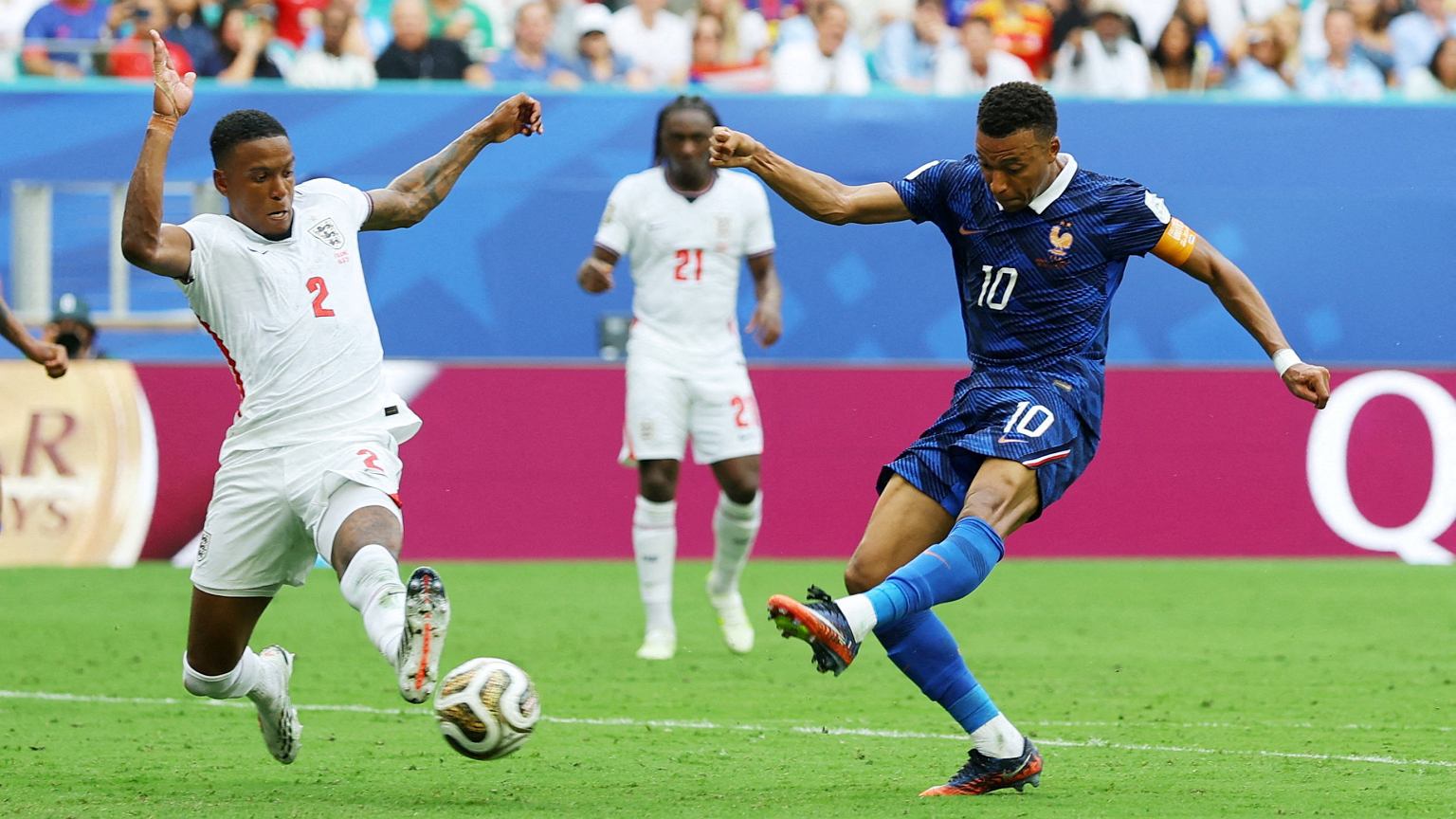 Media: Szok! Mbappe rozwiązał kontrakt