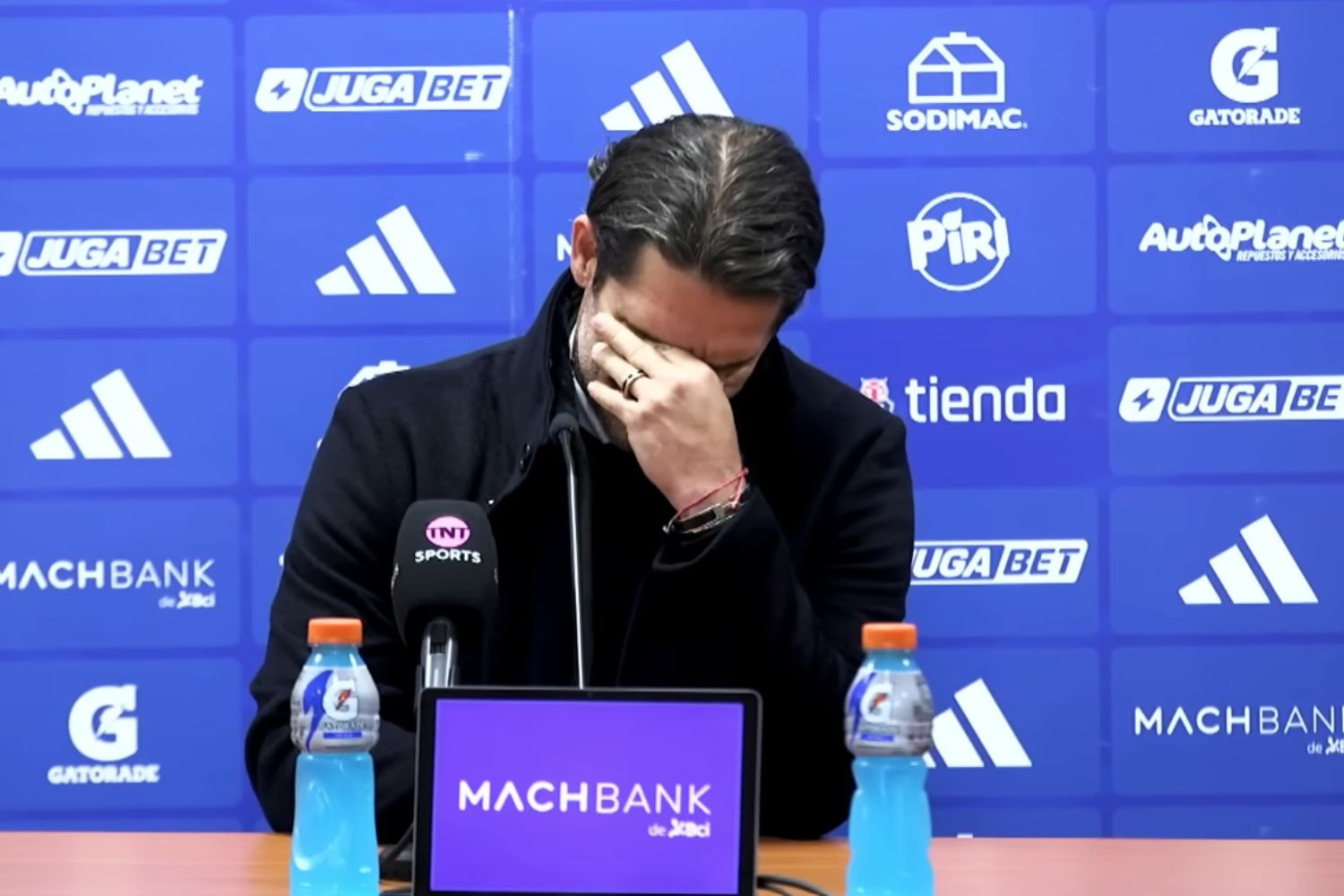 Zawał Fernando Gago. Zaczęło się na konferencji [WIDEO]
