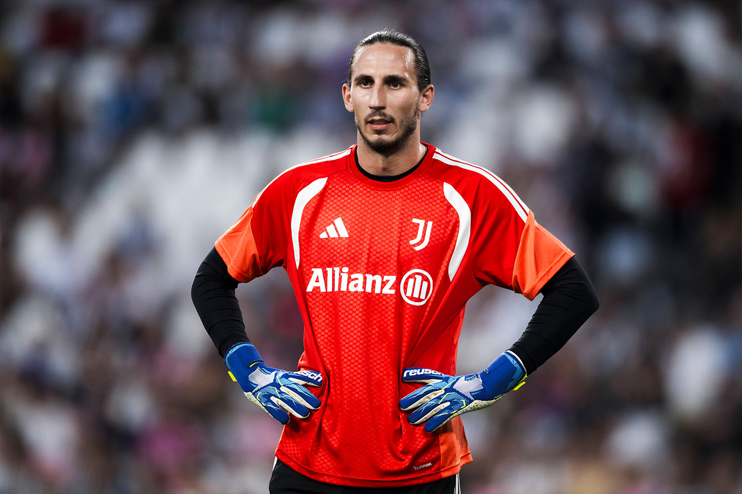 Grał w FC Barcelonie, ma zastąpić Kamila Grabarę