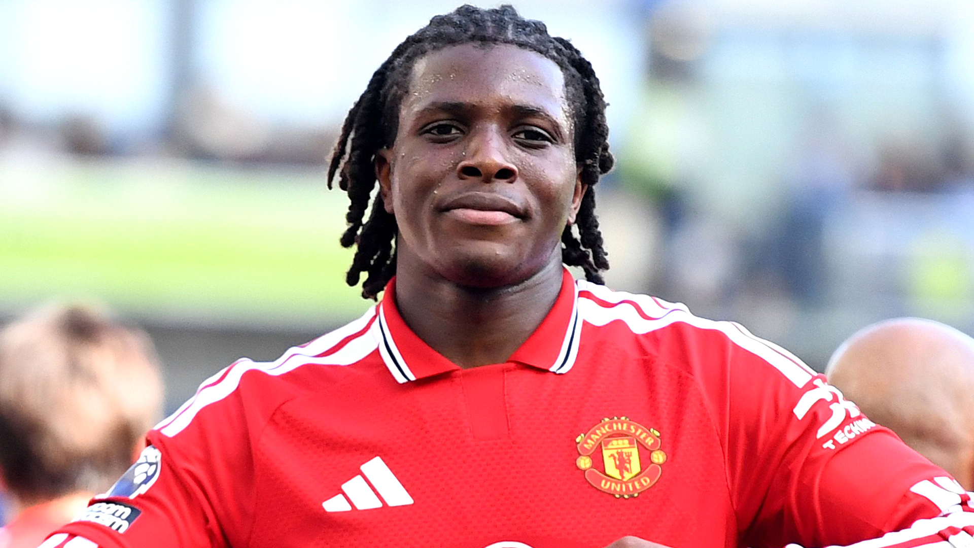 Man Utd star interrupted by £100m target in comical mixed zone moment