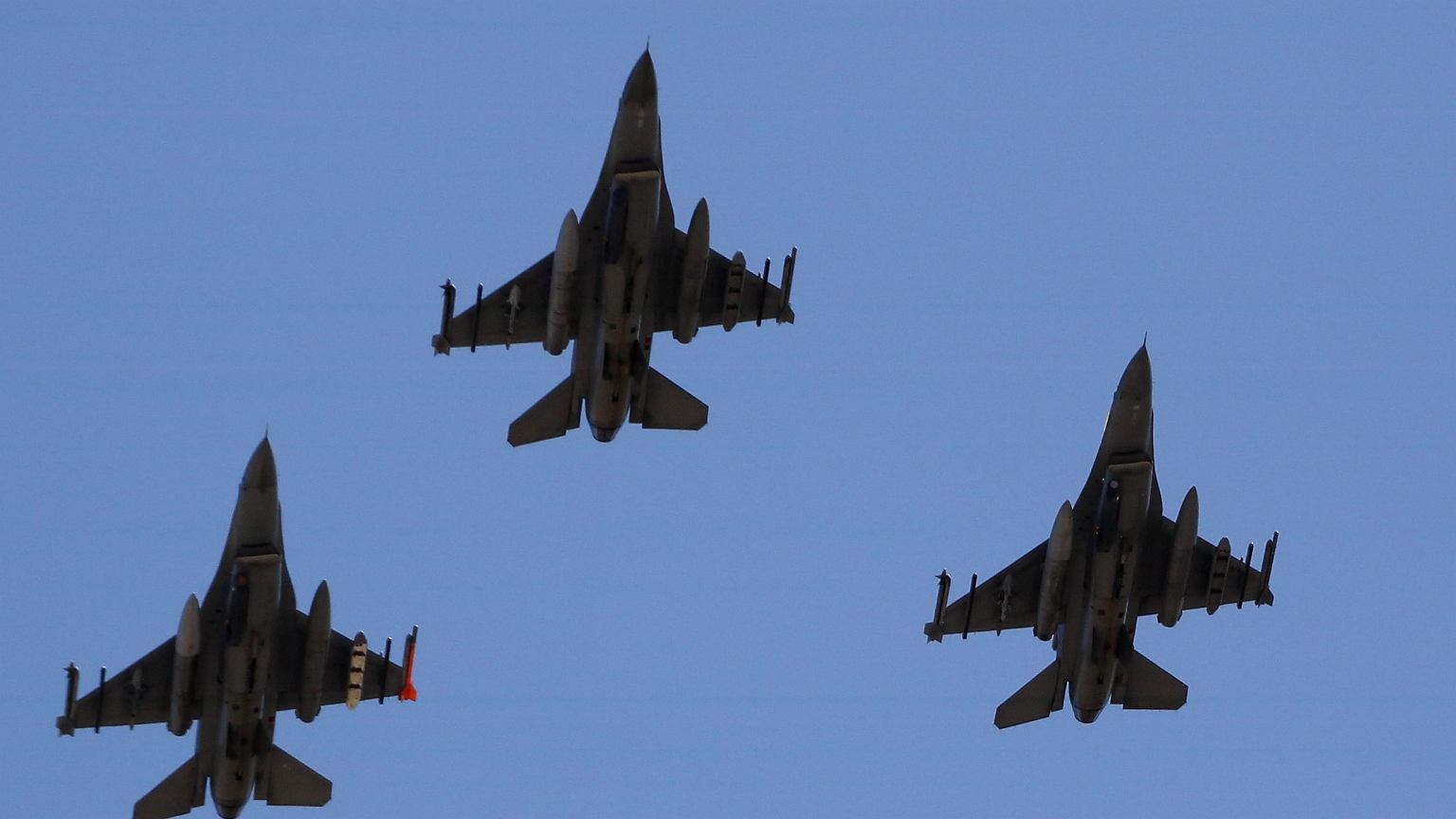 Nad głowami huczą F-16. Byliśmy pod bazą, w której Amerykanie ugoszczą wroga