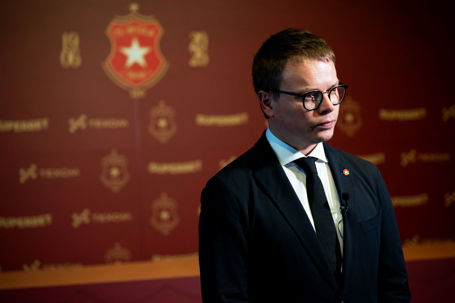 Gracz Wisły Kraków bardzo krytykowany. Jarosław Królewski odpowiada