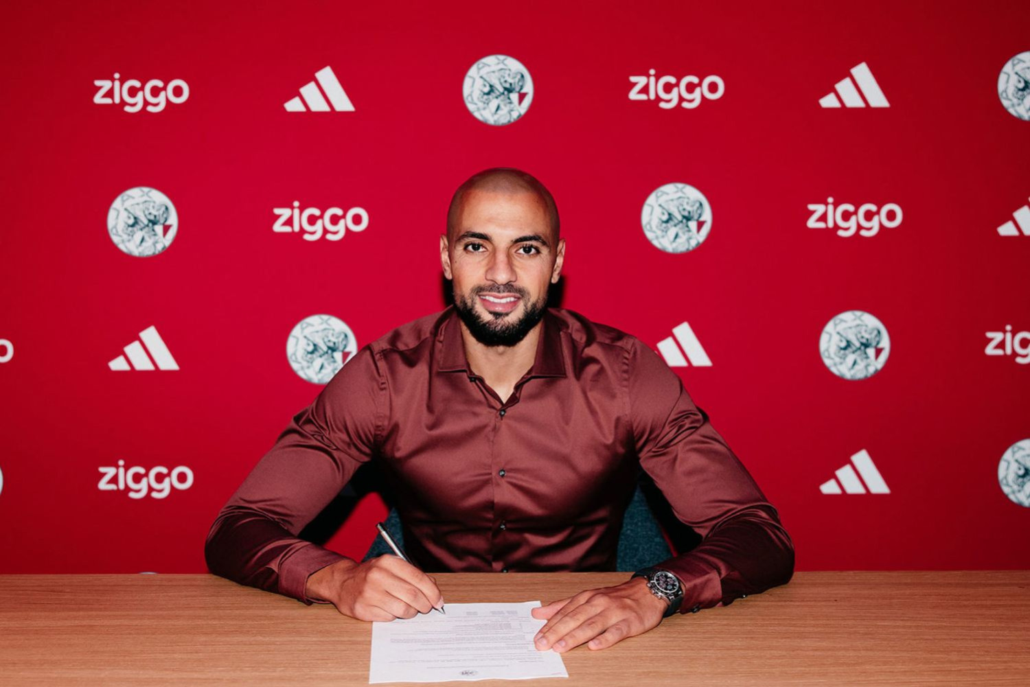 OFICJALNIE: Ajax Amsterdam wzmacnia środek pola. Bardzo ciekawe okno drużyny Míchela