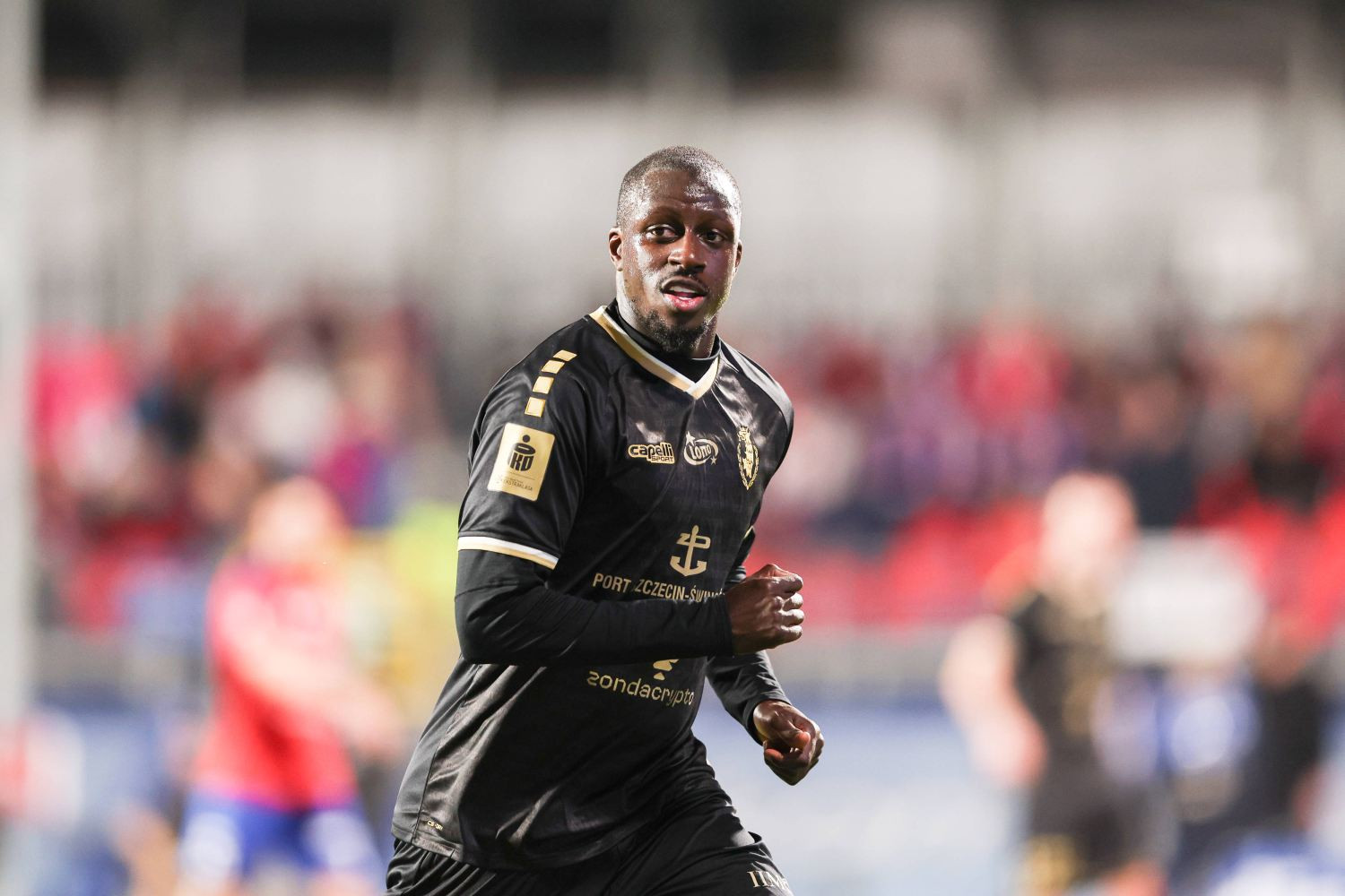 Benjamin Mendy sprzedał replikę Pucharu Świata za 62,2 tysiąca dolarów