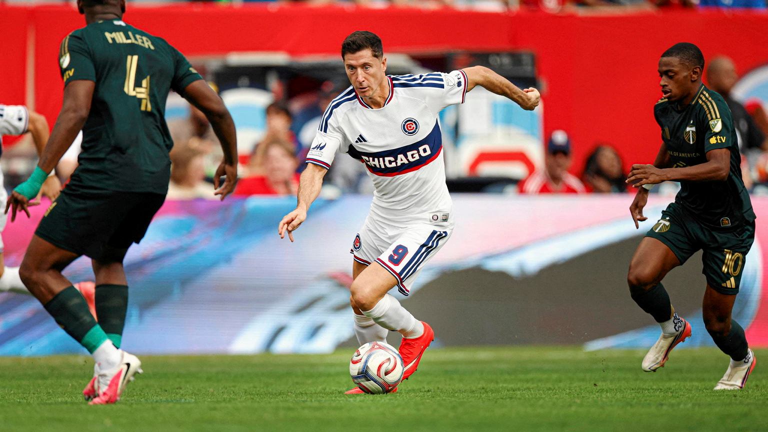 Kwadrans wystarczył. Chicago Fire rozbiło rywala. Lewandowski miał problemy
