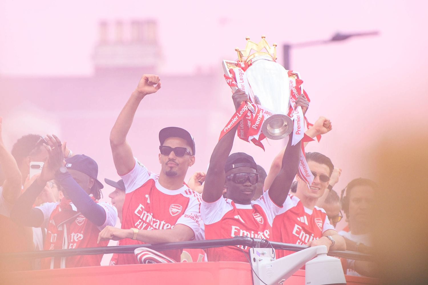 Arsenal reaguje na kontuzję kluczowego piłkarza. Chce dopiąć jeszcze jeden transfer z tego klubu