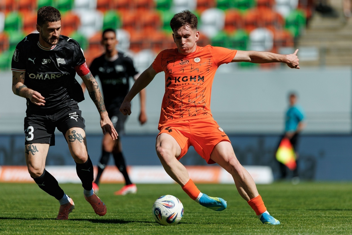Czas na duży transfer? Piłkarz Zagłębia doradza mu zmianę klubu - Goal.pl