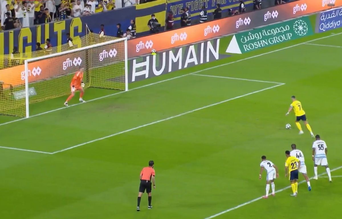 Ronaldo vs. Bułka! Nieprawdopodobne pudło