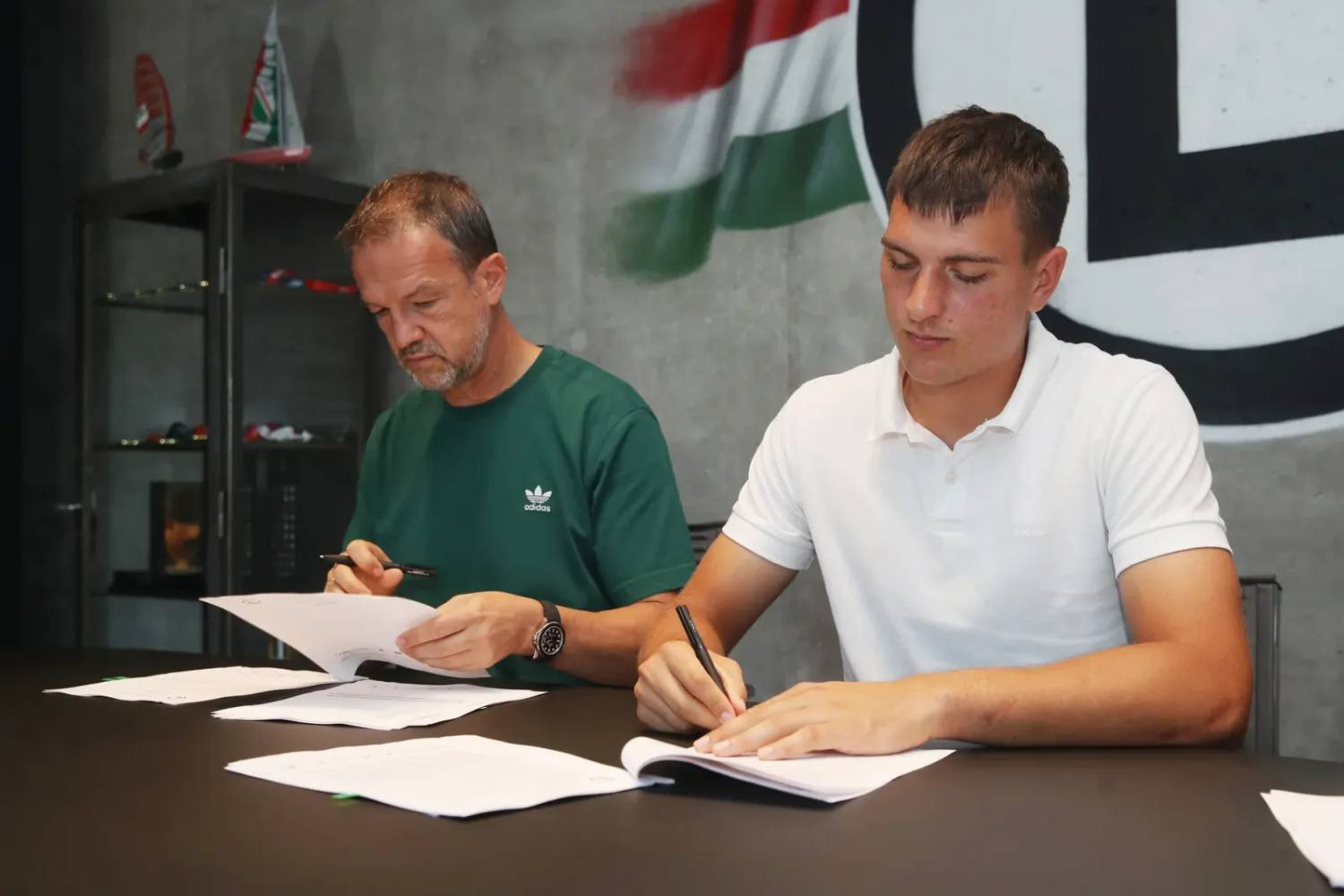 Bez debiutu, za to z nową umową. Legia Warszawa zatrzymuje swój talent [OFICJALNIE]