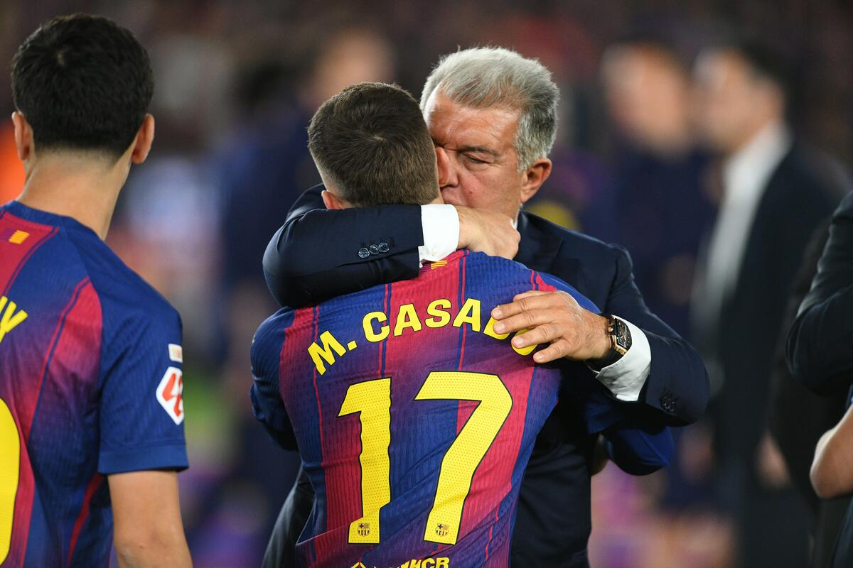Barcelona reaguje ws. kontuzji de Jonga. Co z transferem Casado?