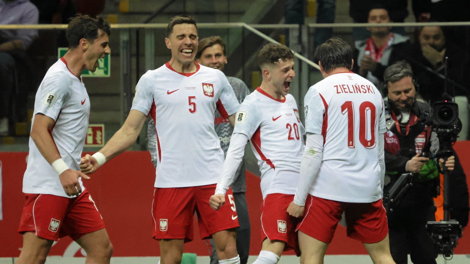 Polski mecz w Europie. Prawie cała defensywa reprezentacji na boisku