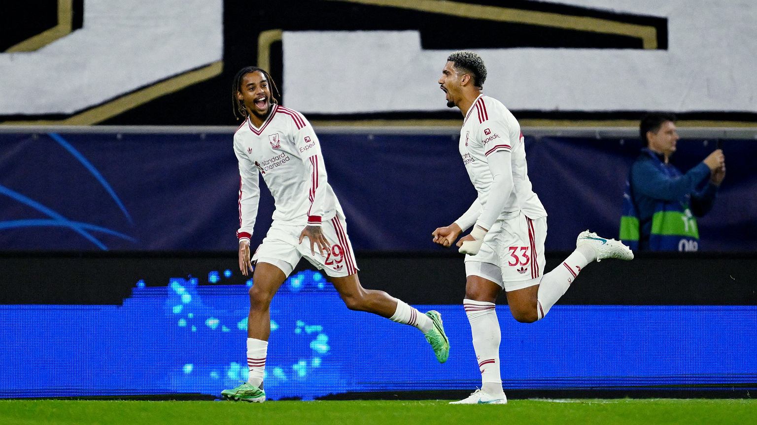 Szaleństwo w Lidze Mistrzów! Dziewięć goli i hat-trick w meczu Liverpoolu