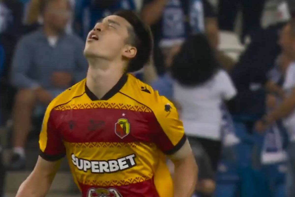 Gol sezonu w Ekstraklasie?! Cudowny strzał obrońcy [WIDEO]