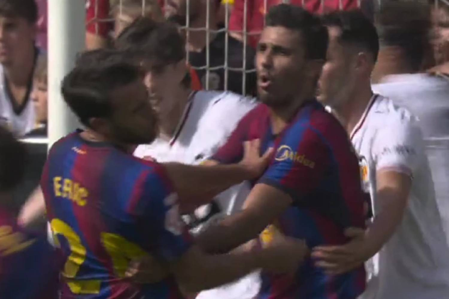 Rodri trochę jak Zinédine Zidane. Znokautował... piłkarza FC Barcelony
