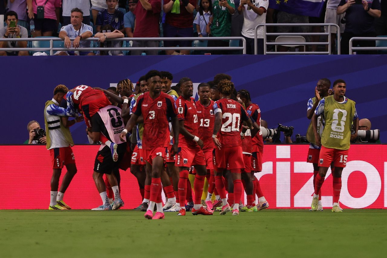 Zadziwiają świat na mundialu, mają dużą szansę na wyjście z grupy. Oto co musi się stać